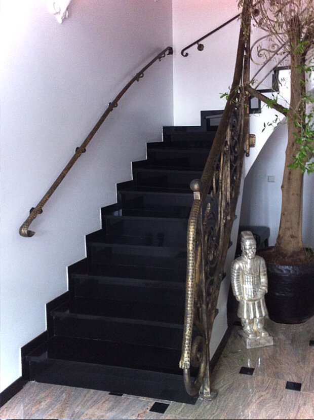 Treppenstufen aus Granit schwarz