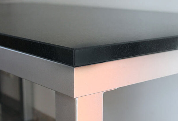 Tischplatte aus Granit