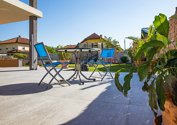 Terrasse mit Granitfliesen